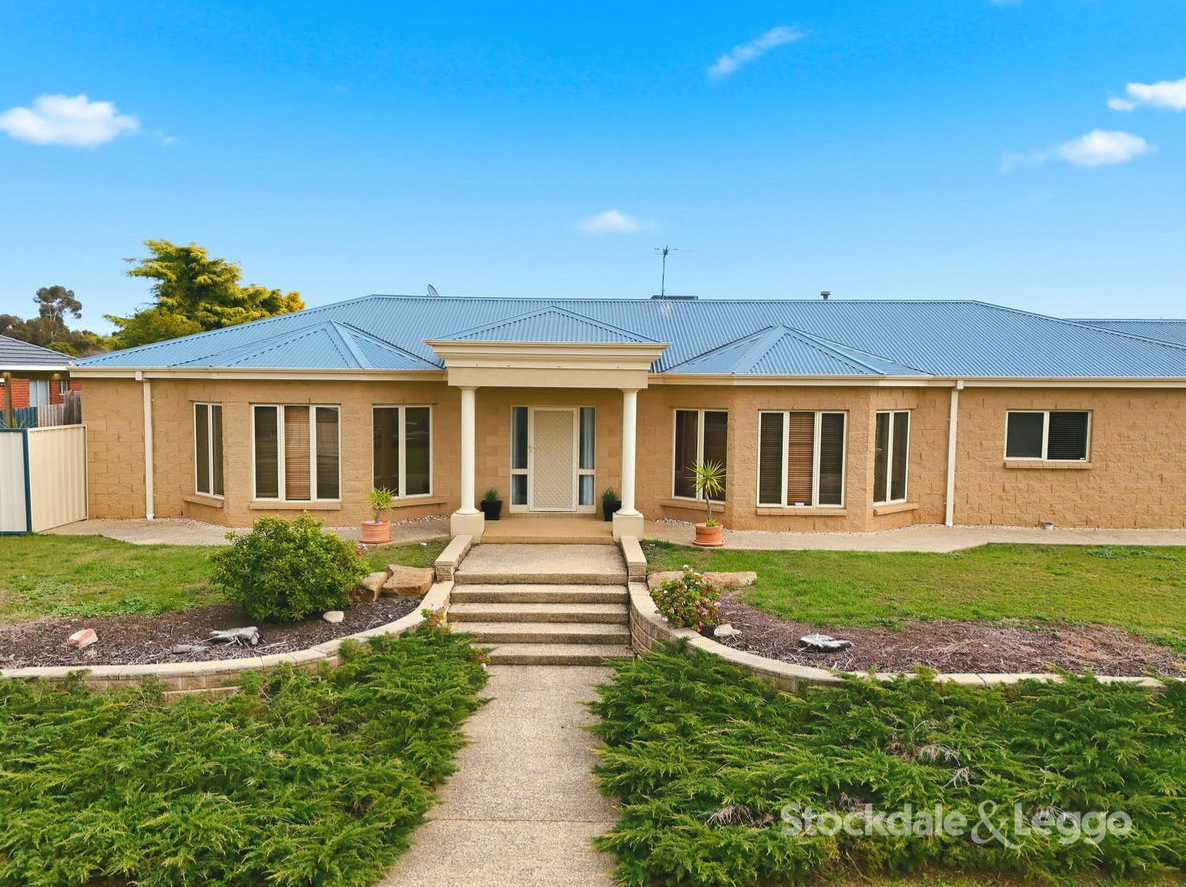 Front facade of 1 Lindsay Place, Bacchus Marsh